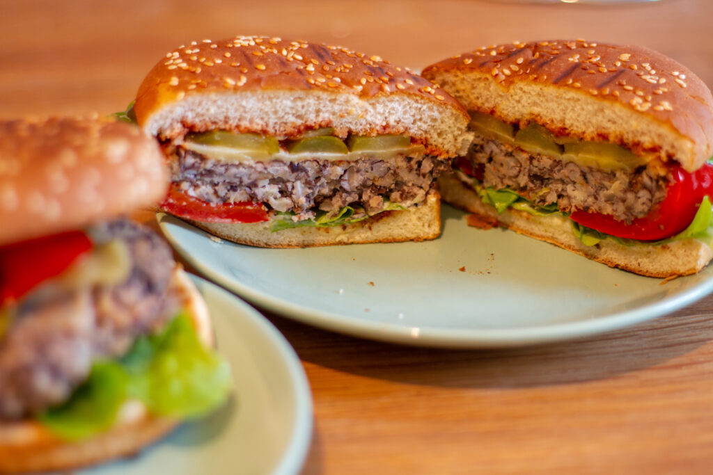 VEGETARISCHE BURGER AUS SCHWARZEN BOHNEN – Rubemmas Rezepte