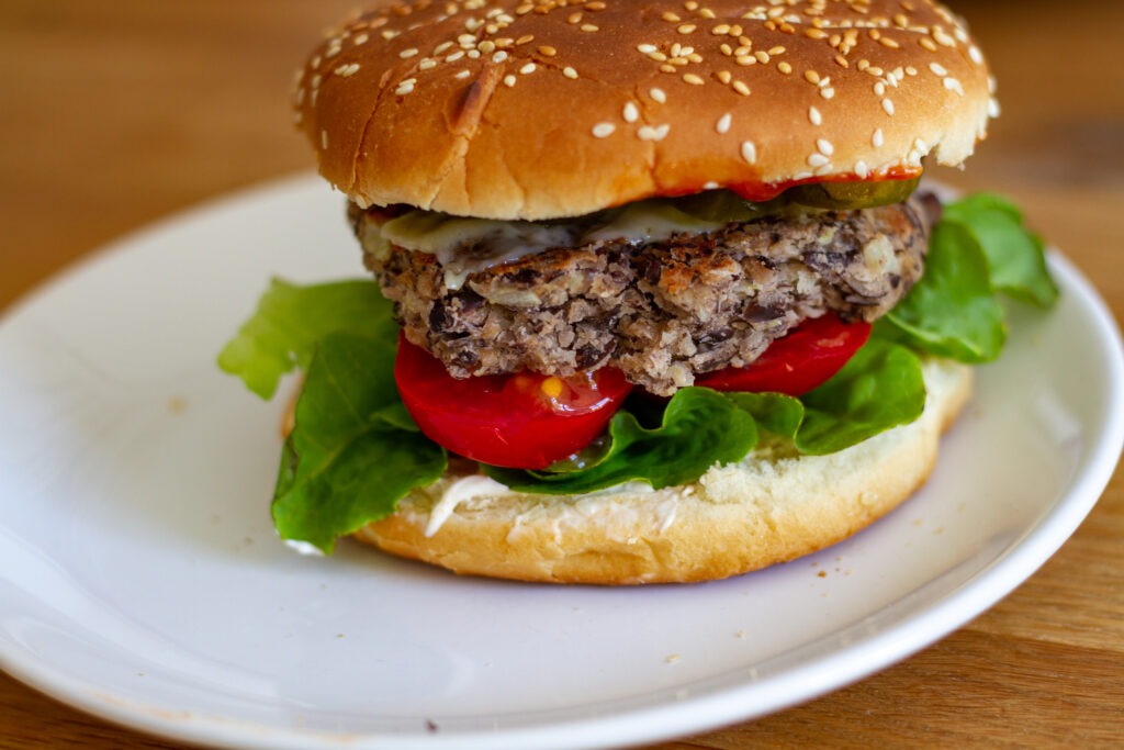 VEGETARISCHE BURGER AUS SCHWARZEN BOHNEN – Rubemmas Rezepte